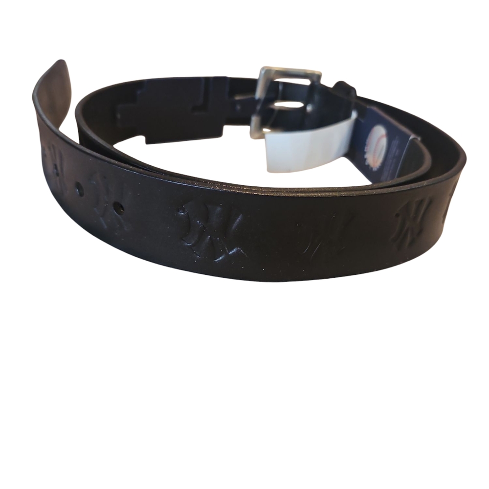 Geniun Leather Man New York Yankees Logo 42-44 Black Embossed Belt
